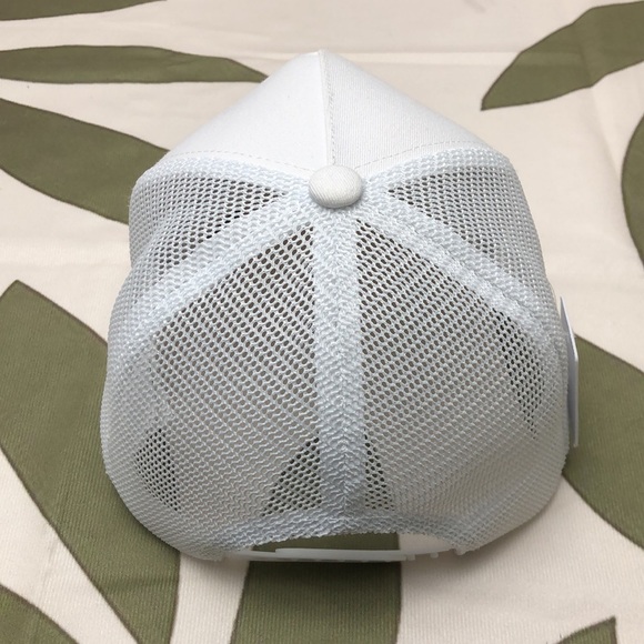 NWT ALO Yoga White District Trucker Hat - Picture 4 of 5